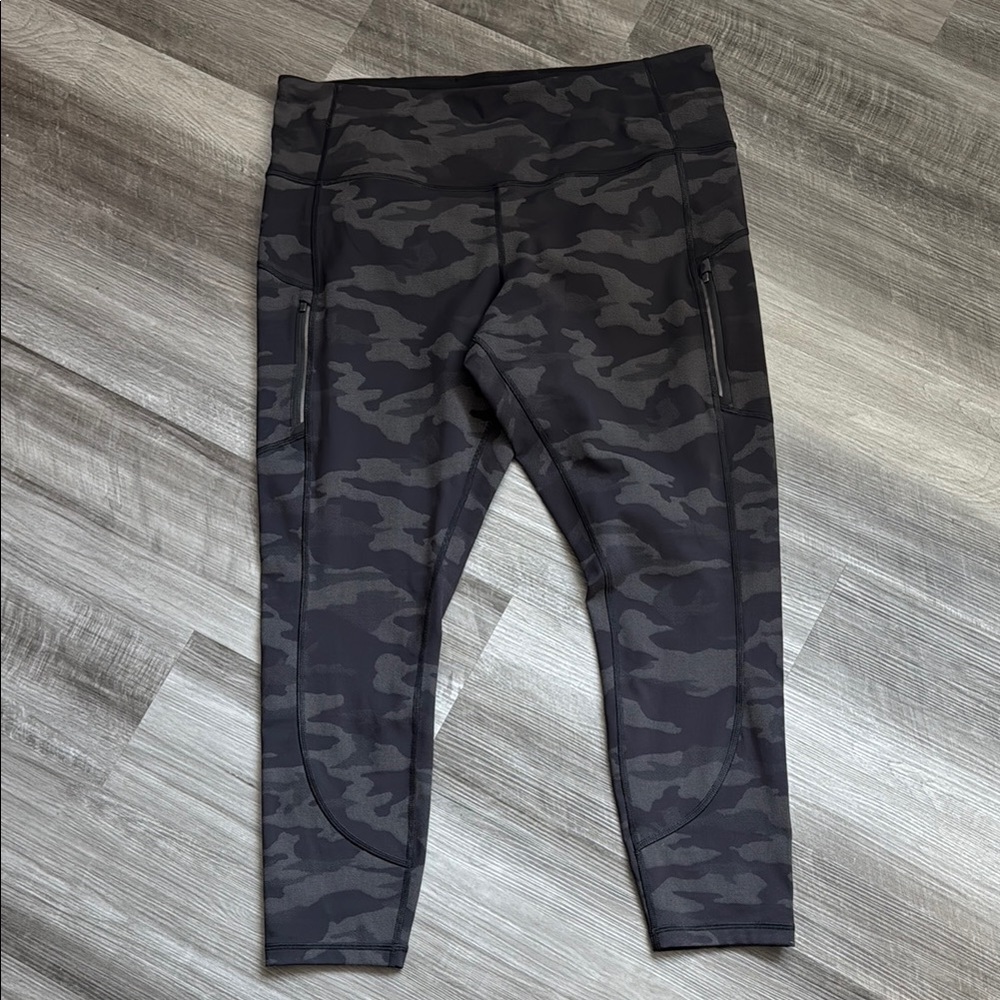 Athleta Black & Dark Gray Camo Leggings